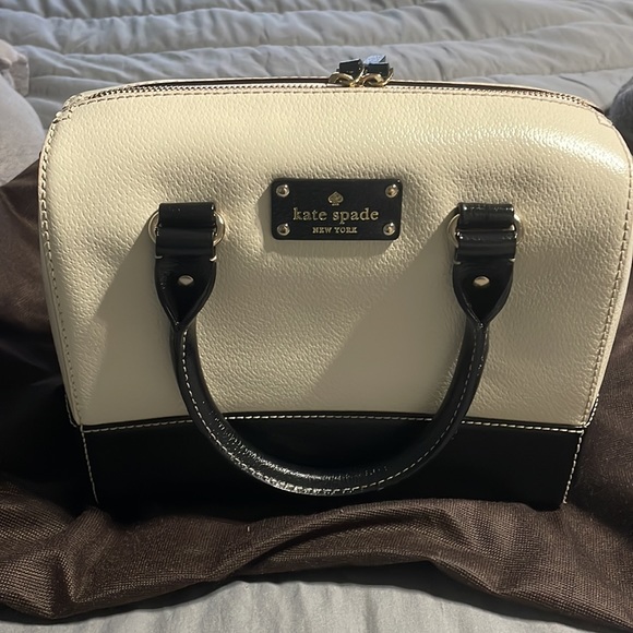 KATE SPADE BLACK AND WHITE PURSE - Picture 2 of 8